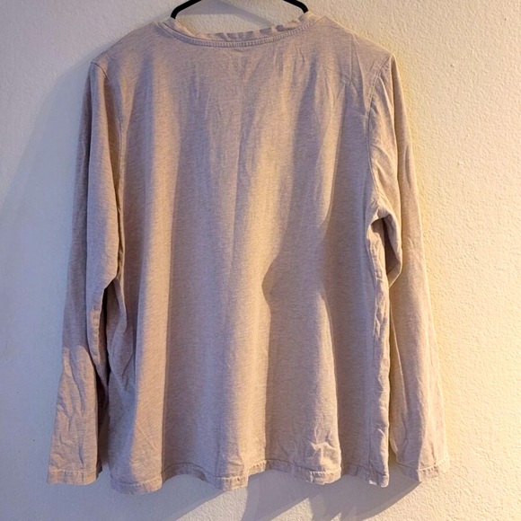 NWT Ariat Real Chest Logo Graphic Long Sleeve V-neck Tee T-Shirt Cream Large - Picture 6 of 9